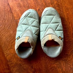Teva reEMBER green slip on shoes Women’s 8/mens 6